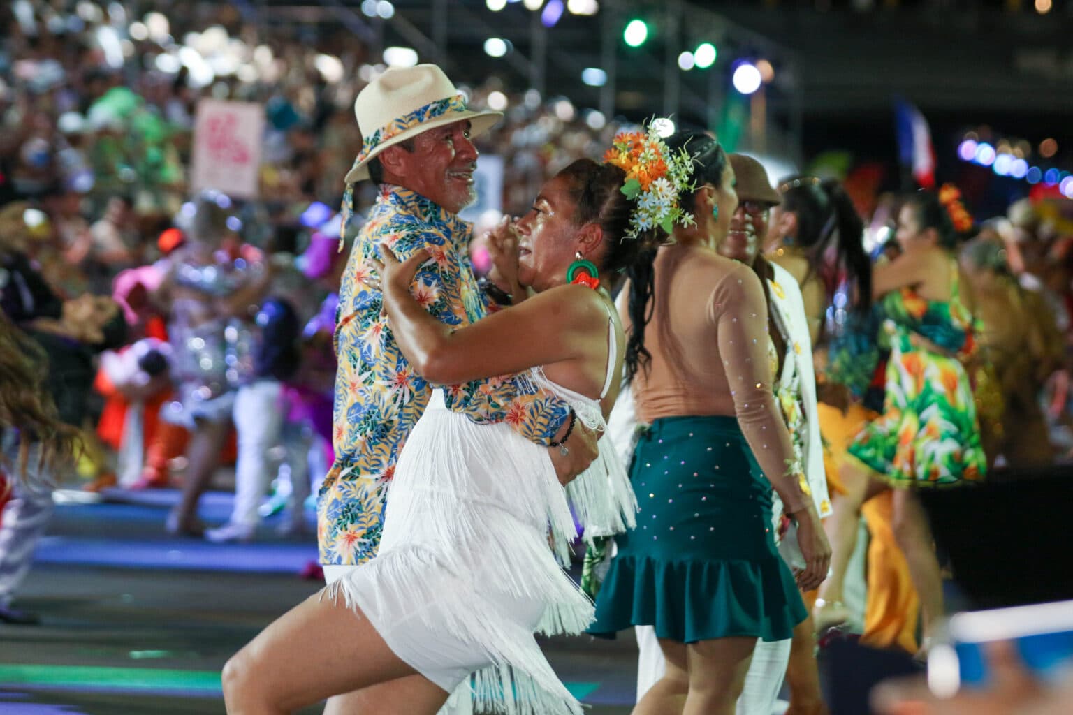 Bailarines de salsa caleña